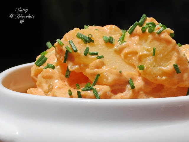 Patatas cocidas con mayonesa picante – Boiled potatoes with spicy mayonnaise Patatas cocidas con mayonesa picante – Boiled potatoes with spicy mayonnaise