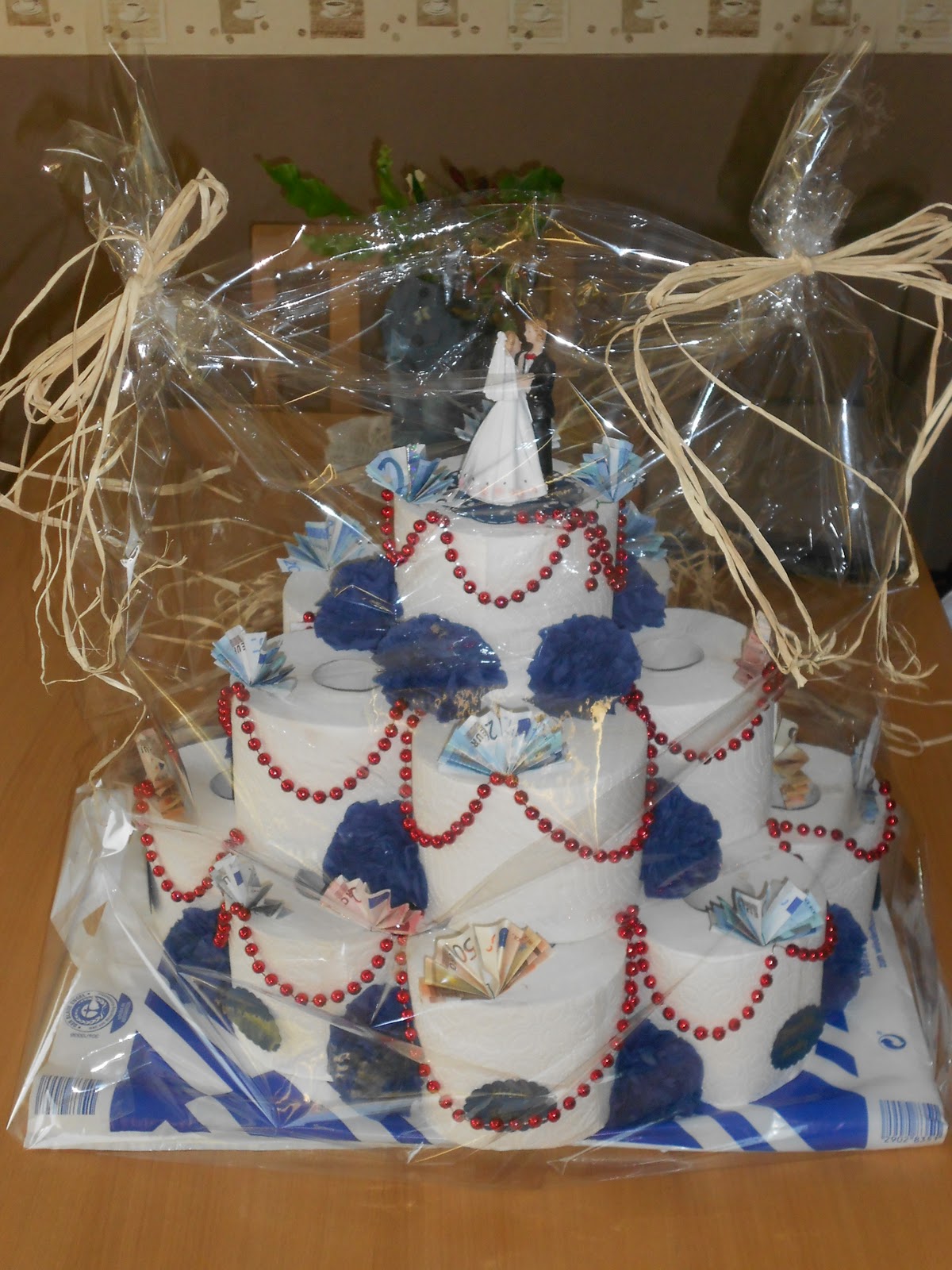 Bastelheike Toilettenpapiertorte