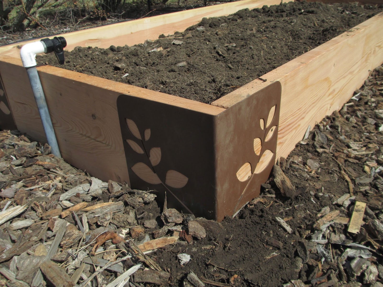 New raised bed brackets, part one Susan's in the Garden