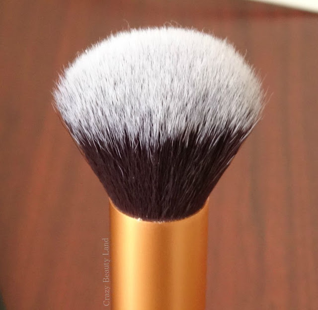 Makeup Tools Review : Real Techniques by Sam & Nic Chapman Core Collection Set -Buffing Brush Review