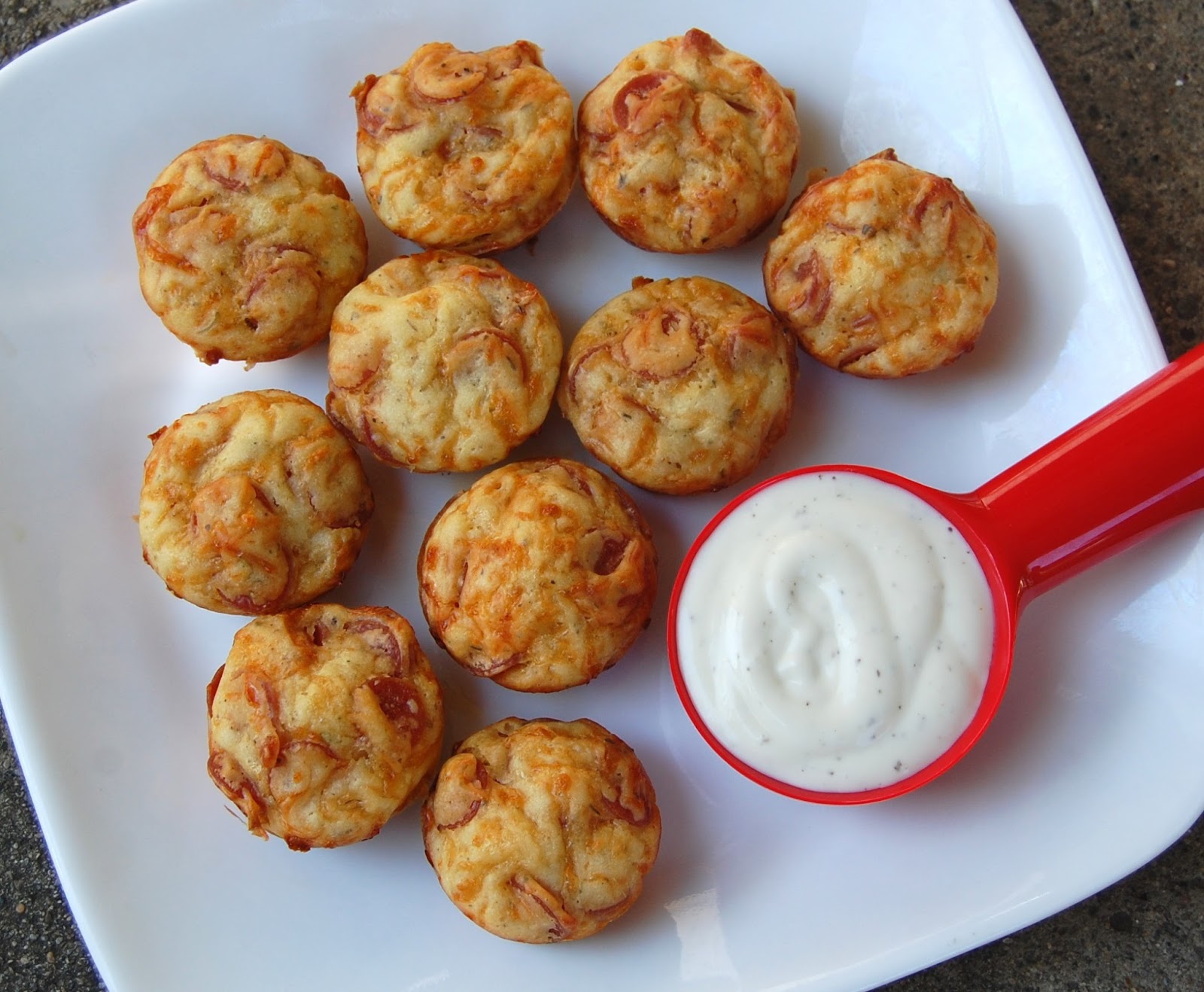 Cassie Craves Pepperoni Pizza Puffs