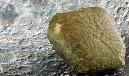 alt view of oued awlitis 001 meteor fragment seen here, Oued Awlitis 001 is housed in Vinna's Natural History Museum