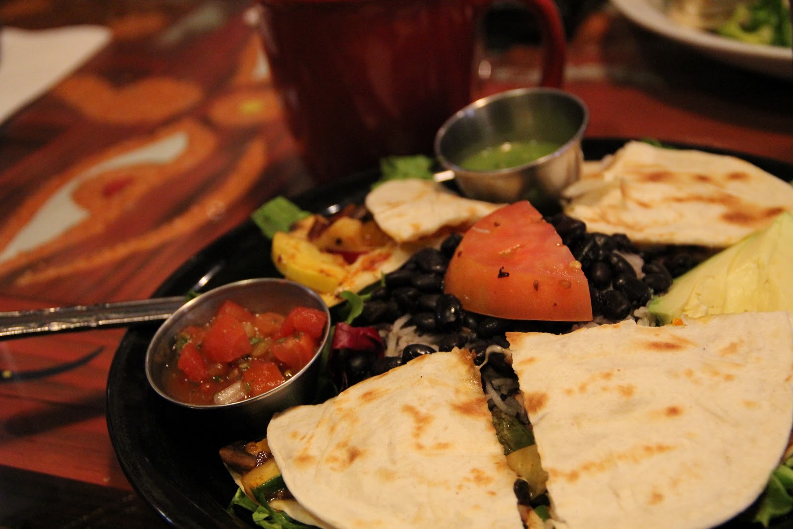 kittens and pitbulls Dallas Lunch Spots