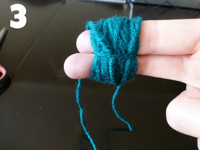 Yarn-Pom-Poms Make-a-Pom-Pom