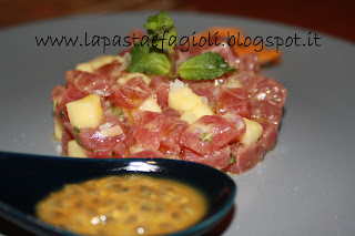 tartare di tonno al profumo di arancia e frutto della passione