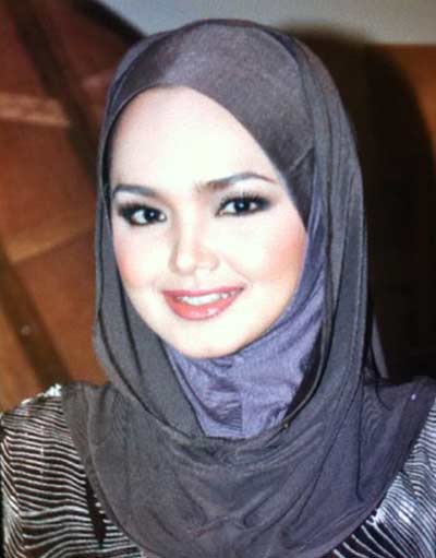 DaRi MaTa HaTi SeORaNg MAMA....: Sudah ramai artis bertudung...