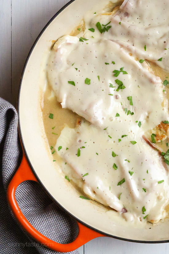 Skillet Chicken Cordon Bleu – this quick, light chicken dish is inspired by one of my favorite dishes –  chicken cordon bleu without the rolling, breading and baking. It's delicious, low carb and perfect for weeknight cooking!