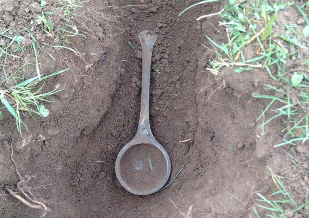 Metal detectorist finds 1400-year-old Saxon grave Metal detectorist finds 1400-year-old Saxon grave