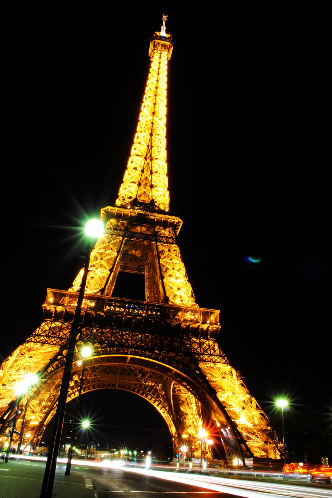 http://4.bp.blogspot.com/-NjqA3PIVsIE/TZ5t2DecyQI/AAAAAAAAAAw/RFkbVPBKU3Y/s1600/tour+eiffel.jpg