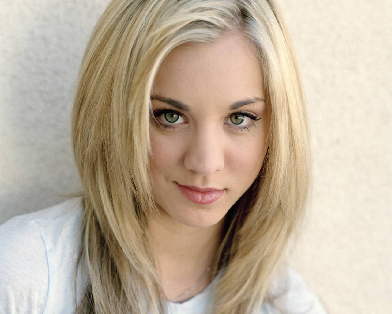 13 Cool Kaley Cuoco Hairstyle Pictures