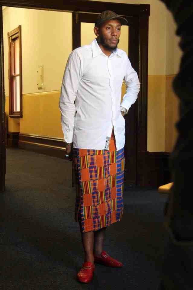 Ghana Rising: Fashion & Culture: Yasiin Bey, the artist formerly known as Mos  Def wears Kente wrap and causes uproar.