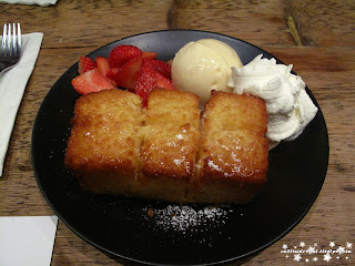 honey toast spot,spot dessert bar, sweets, strawberries, strawberry, whip cream, ice cream, vanilla,