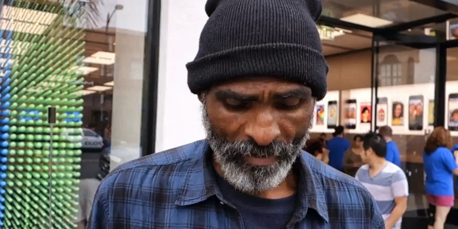 Paying Homeless for Iphone Spot on Line « Sacerdotus