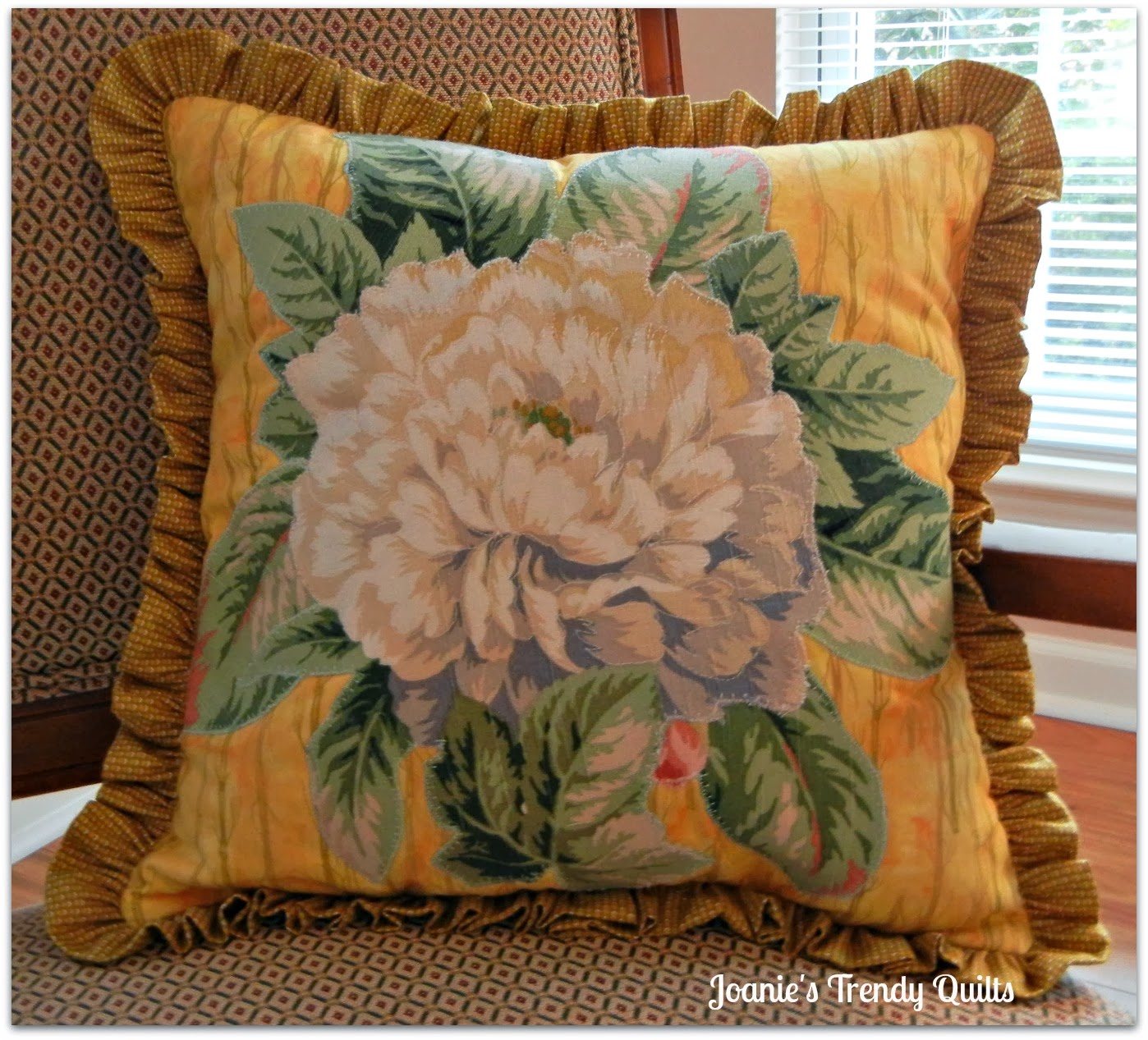 Living Room Quilts joanie's trendy quilts : decorative pillows for my living room Living Room Quilts joanie's trendy quilts : decorative pillows for my living room