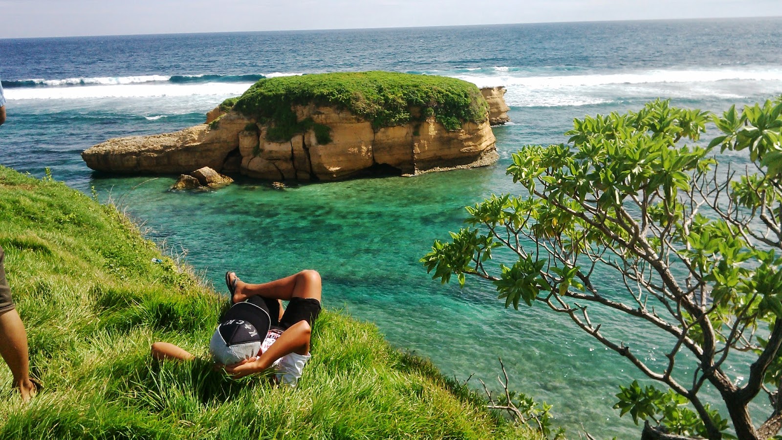 Pantai Sungkun Surga Tersembunyi Di Lombok Timur Informatics Student Pantai Sungkun Surga Tersembunyi Di Lombok Timur Informatics Student