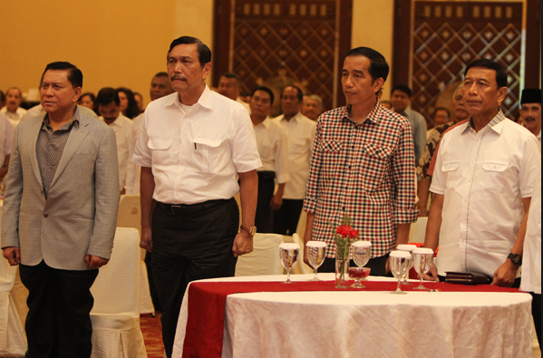 Jokowi dibacking dengan para jendral militer indonesia Jokowi dibacking dengan para jendral militer indonesia