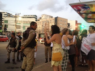 Manifestação, arte, musica e bafafá com a PM Manifestação, arte, musica e bafafá com a PM