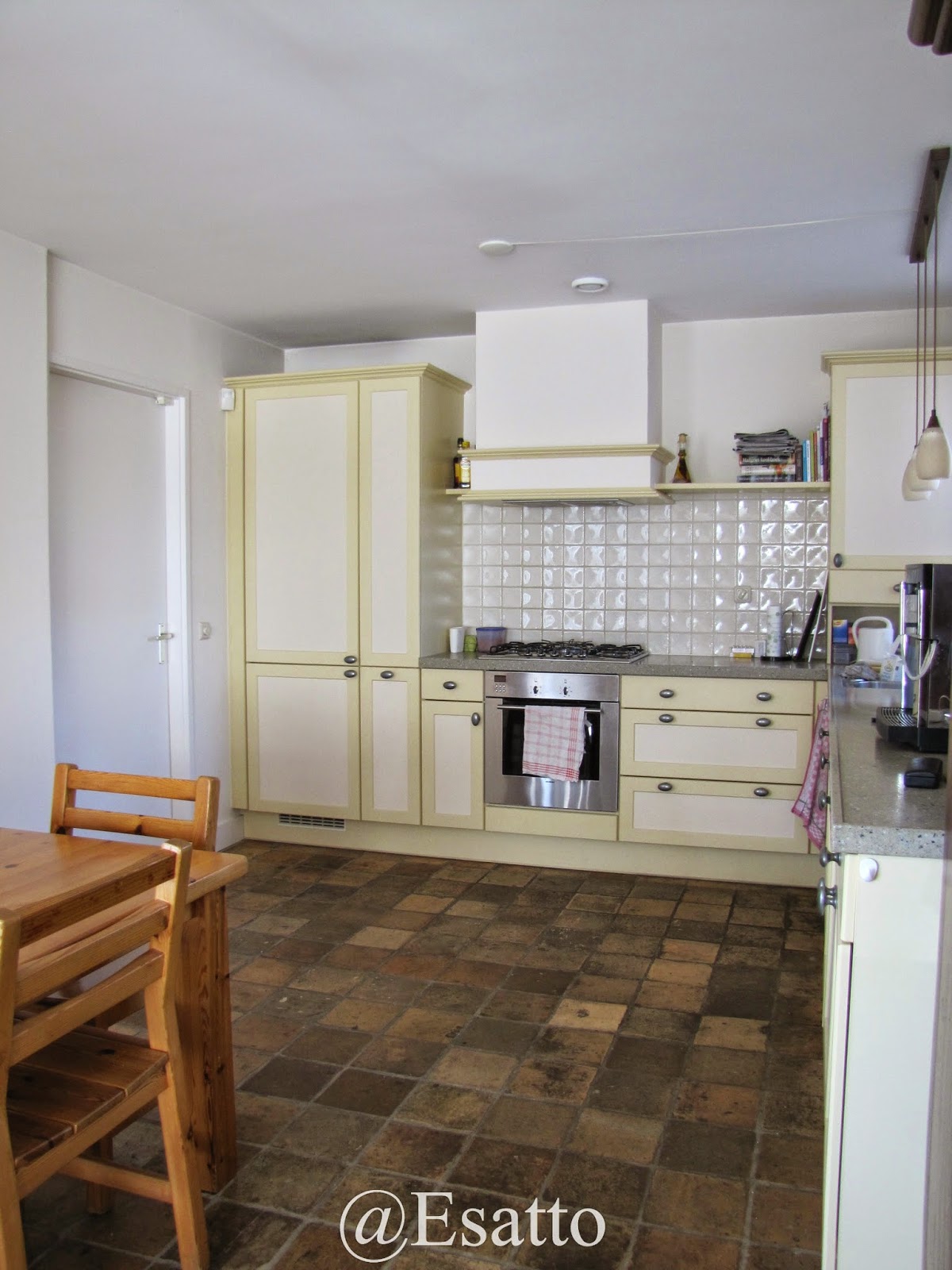 Esatto by ravensbergen: mei 2014 Woonkamer kleur crème