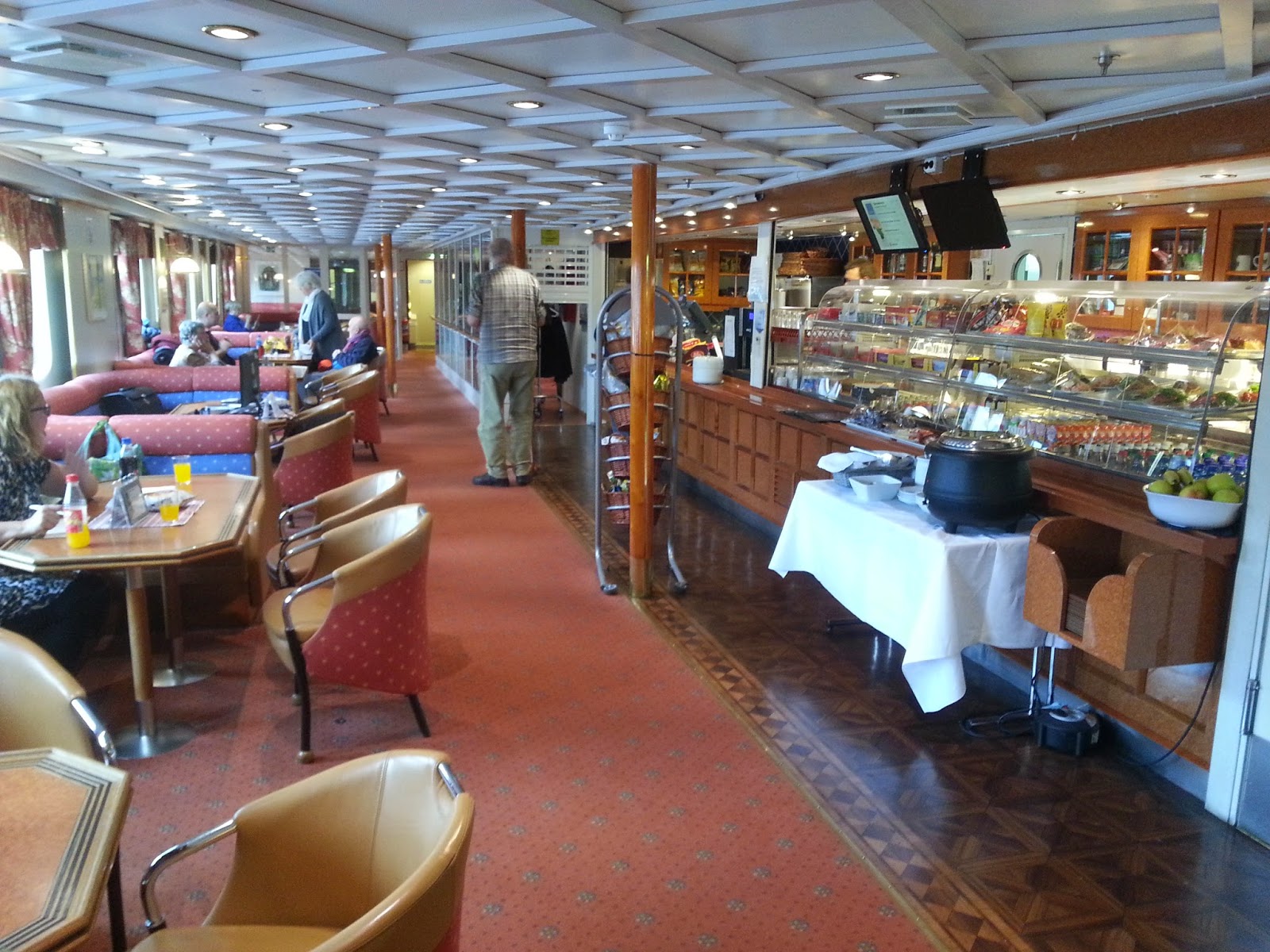 Hurtigruten MS Vesterålen - Cafe Hurtigruten MS Vesterålen - Cafe