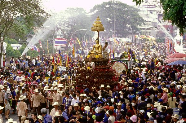 Thai bangkok songkran Thoughts to change people's lives: Happy Thai New Year 2012