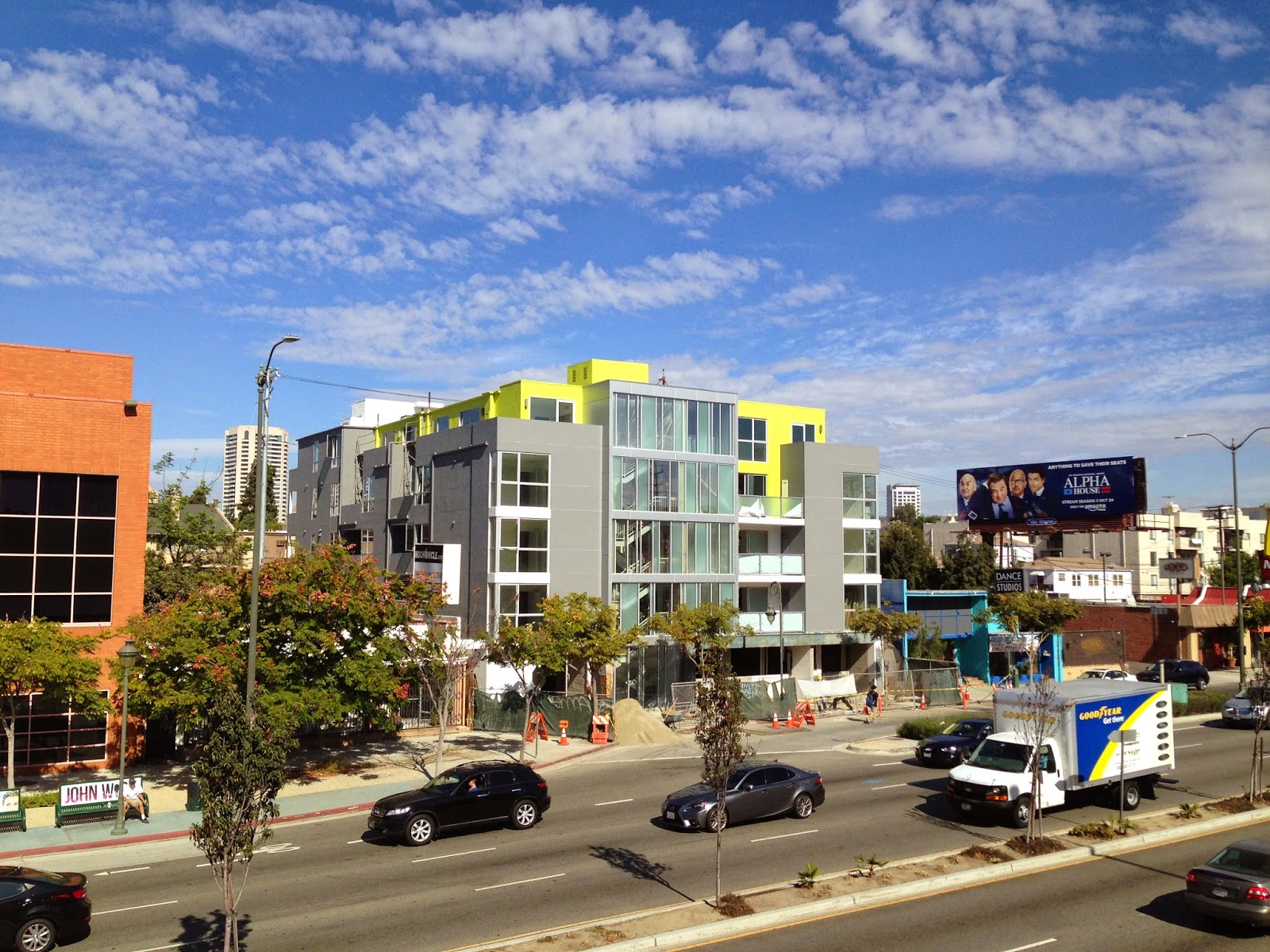 Building Los Angeles LowRise Residential Pops Up on Santa Monica