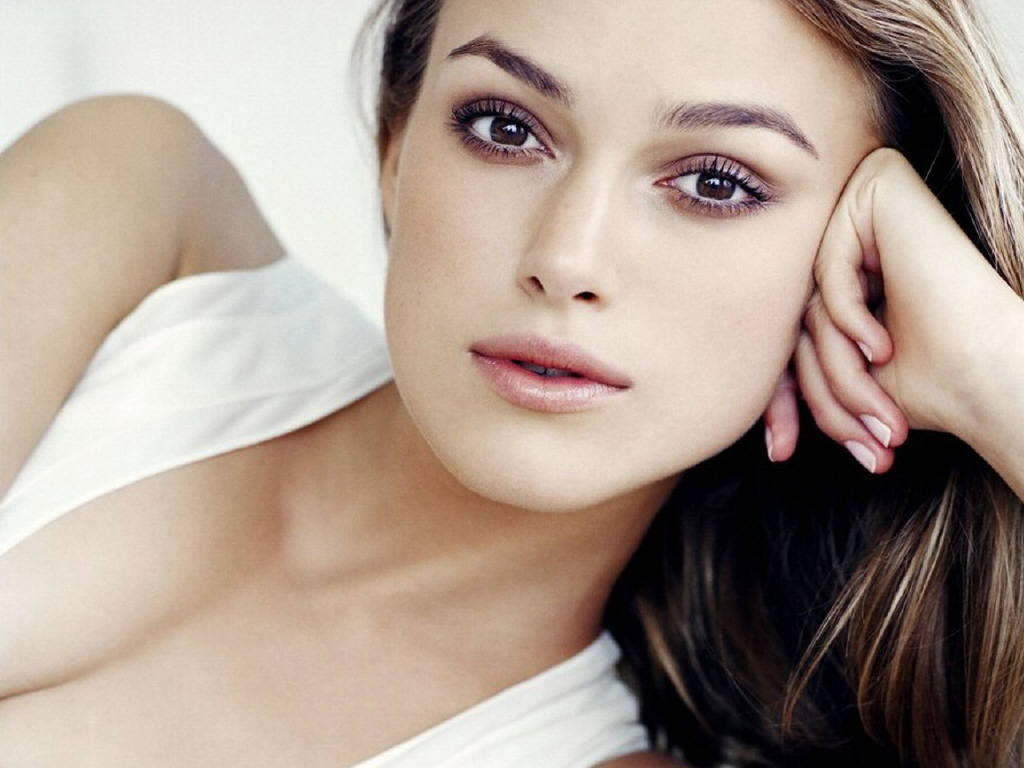 Keira Knightley currently lives in London with her parents and her cat,