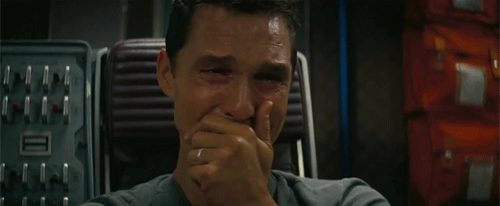 Matthew Mcconaughey no filme Interestelar, chorando copiosamente