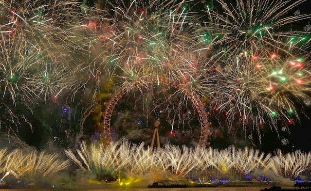 Fuegos Artificiales, año nuevo 2014, Londres, Reino Unido Fuegos Artificiales, año nuevo 2014, Londres, Reino Unido