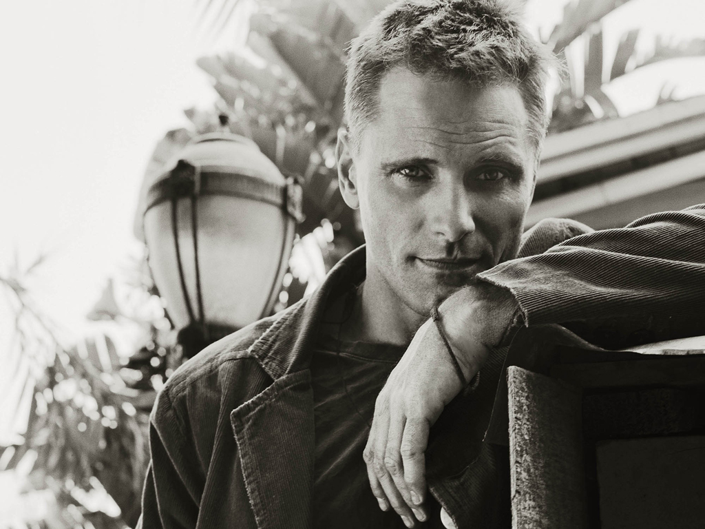http://4.bp.blogspot.com/-Nsfcogb7lDg/UILezrUsvvI/AAAAAAAAAOM/qq5Yw-JQuDA/s1600/viggo-mortensen-8024.jpg