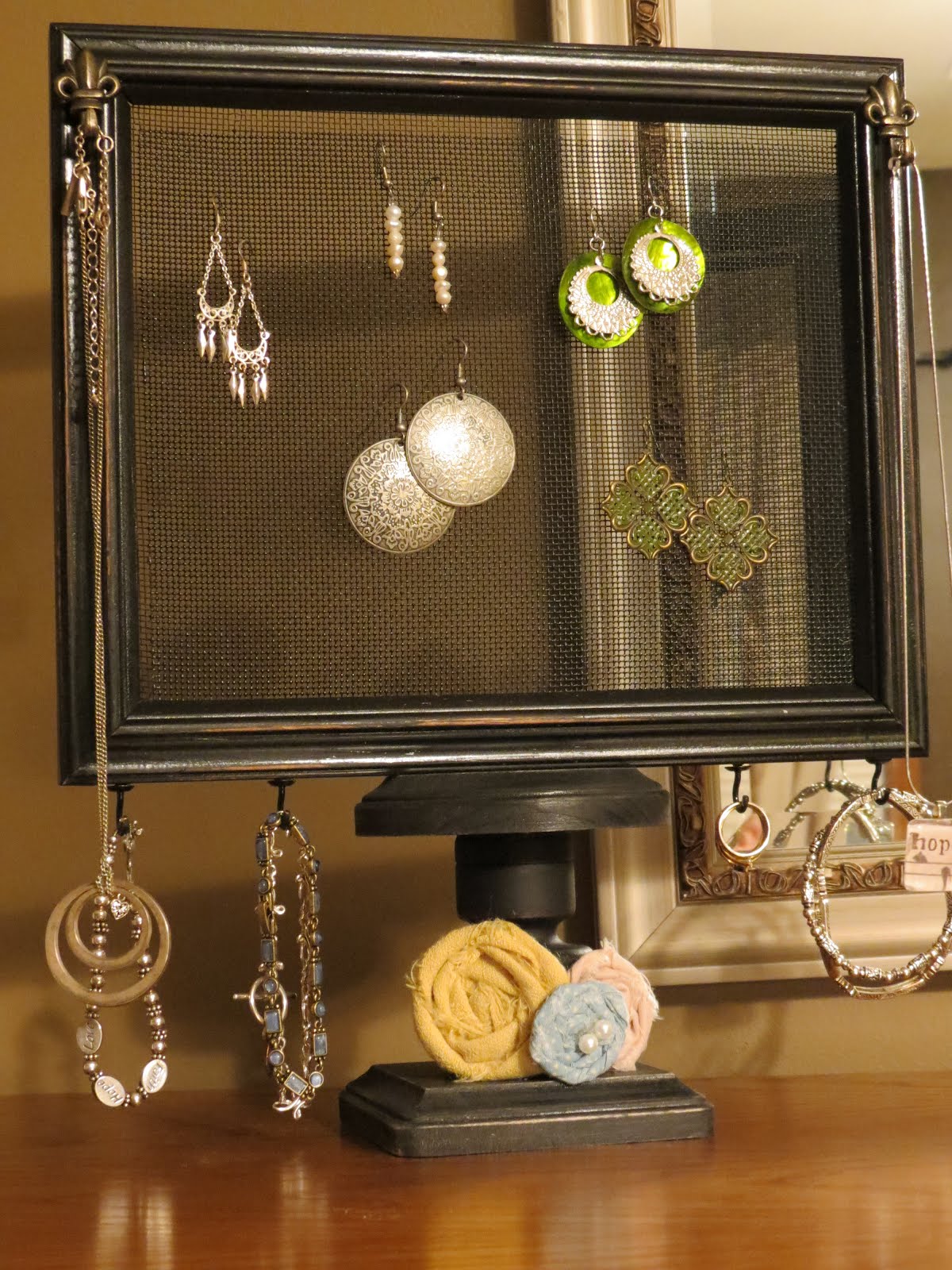 Dippity Dot Pedestal Jewelry Organizer