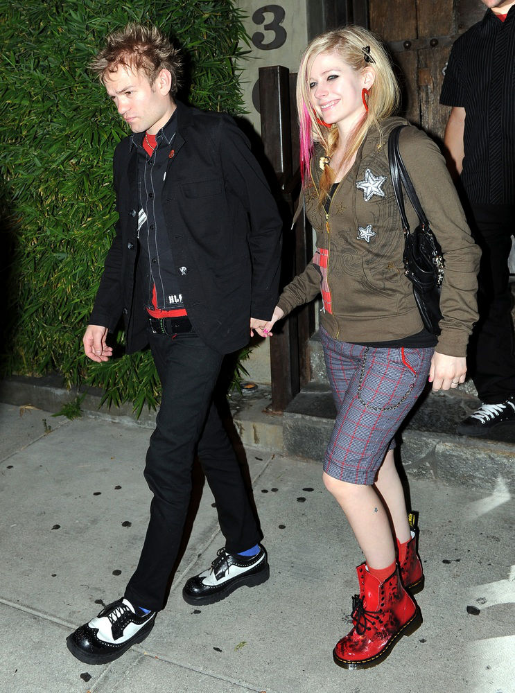 Avril Lavigne With Husband Deryck Whibley New Images/Pictures 2012