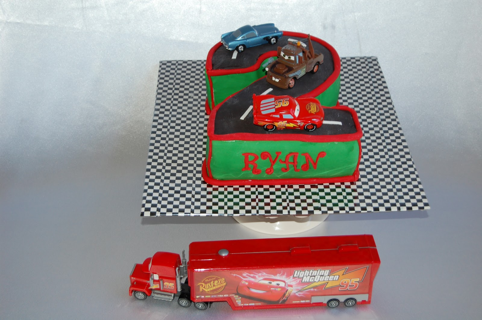 CUSTOMISED CAKES BY JEN: Disney Pixar Cars Cake