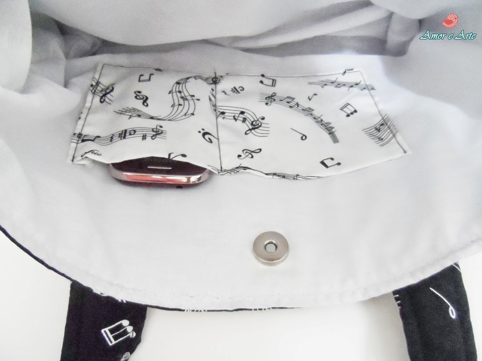Bolsa de Tecido, em preto e branco com motivos musicais Bolsa de Tecido, em preto e branco com motivos musicais