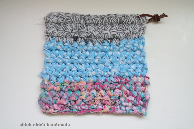 chick chick sewing: Crocheted potholder with fabric strip yarn