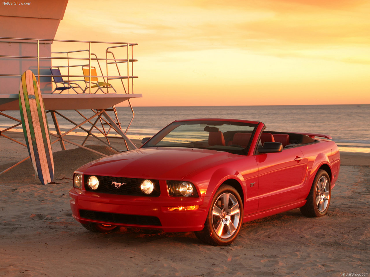 http://4.bp.blogspot.com/-NxjZEdB1zpo/TY0G9jkWMvI/AAAAAAAAGuw/CevoK9cRfbc/s1600/Ford-Mustang_GT_Convertible_2005_1280x960_wallpaper_03.jpg
