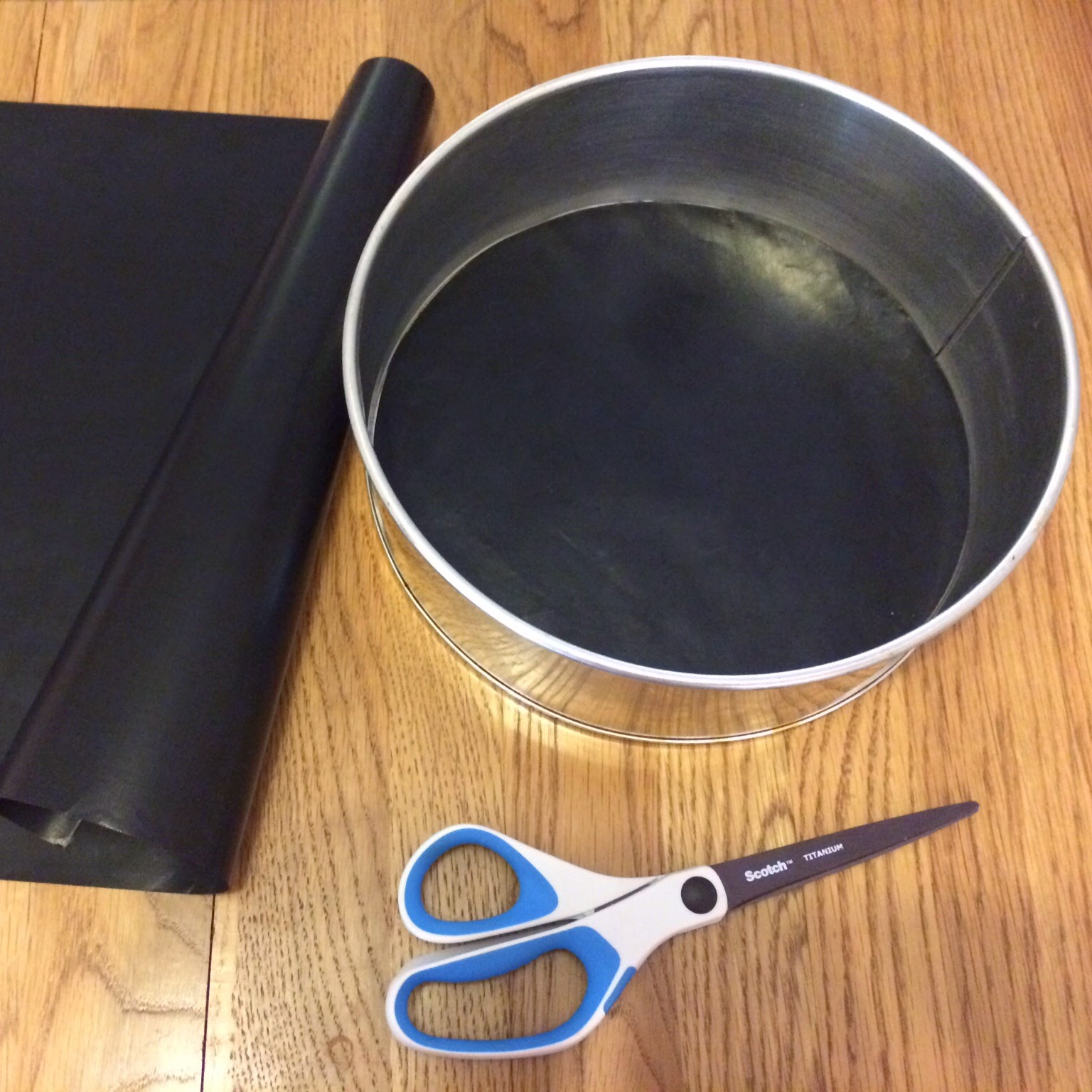 Elaine's Sweet Life Hassle Free Cake Pan Lining {Quick Tip}