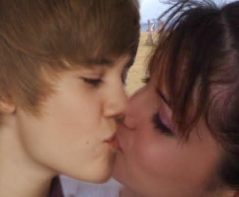 is justin bieber and selena gomez dating 2011. justin bieber and selena gomez