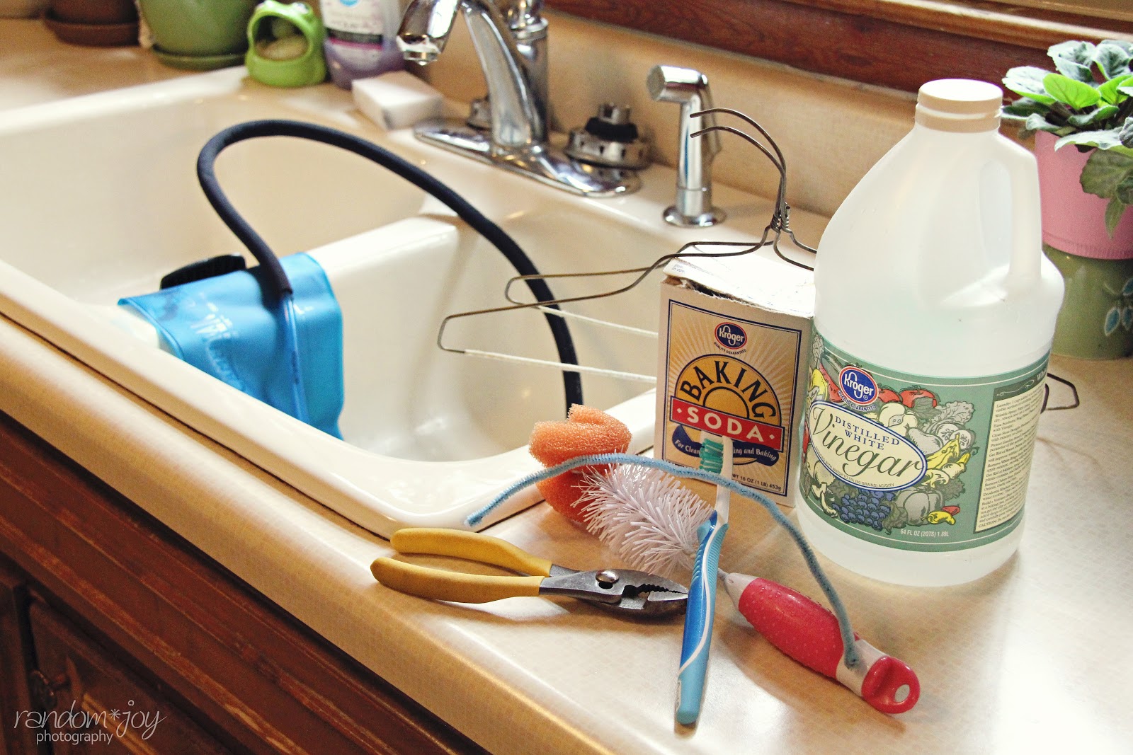 Best hiking bag review august, cleaning hydration bladder baking soda