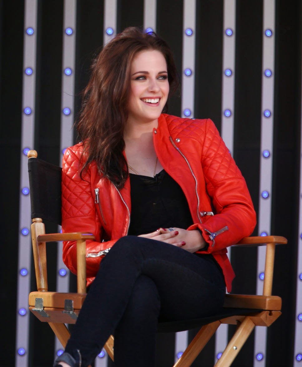 Gather Up Women S Clothing Essentials For This Winter Celebrity Leather Jackets For Women