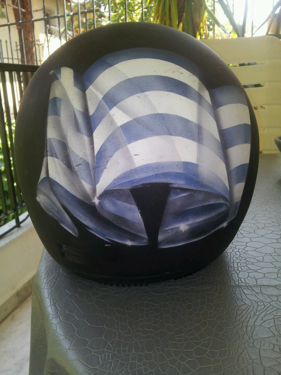 Airbrush helmet Greek flag