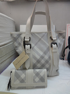 white burberry tote