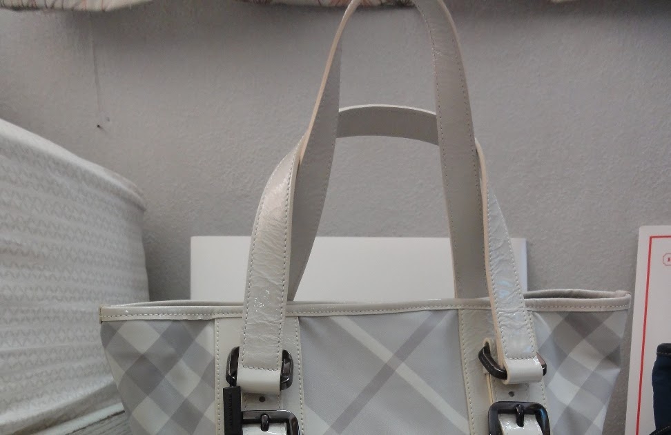 white burberry tote
