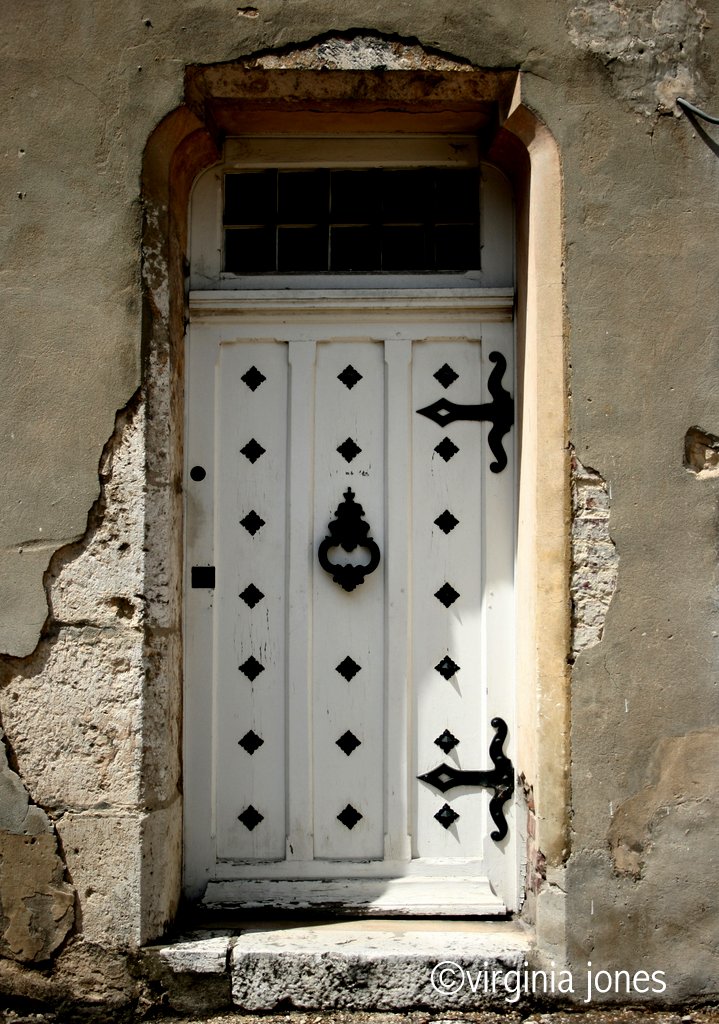 Paris Through My Lens La porte blanche