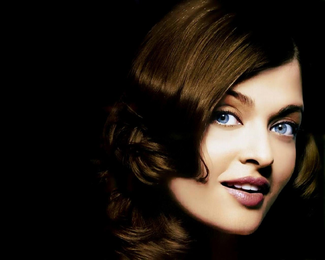 http://4.bp.blogspot.com/-O2FmZR9jzVY/Tg6vy9AbA8I/AAAAAAAABR8/FRwtW6a6U_M/s1600/aishwarya-rai-black-wallpaper.jpg