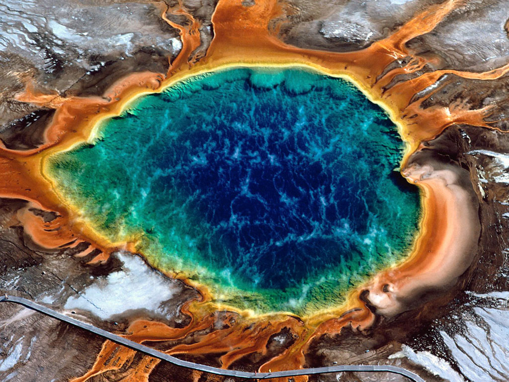 Wallpapers_-_Nature_9_-_Midway_Geyser__Grand_Prismatic__Yellowstone_National_Park__Wyoming.jpg