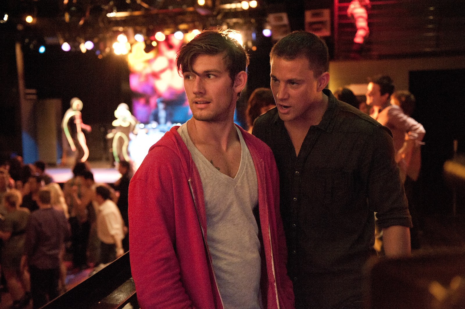 http://4.bp.blogspot.com/-O4BiloLDAN0/UA4nVxj1IPI/AAAAAAAAH-0/P1crkc73DRQ/s1600/magic-mike-alex-pettyfer-channing-tatum.jpg