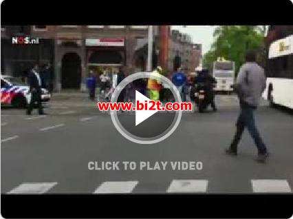 Download VIDEO Kiper Ajax Amsterdam Jatuhkan Trofi