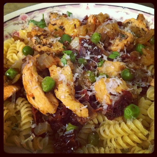 Laurie's Cravings Chicken and Sundried Tomato Pasta
