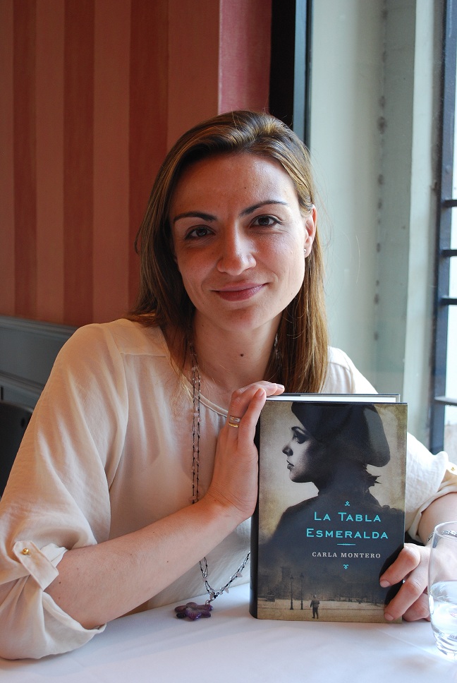 Lo que pasa por mis ojos La tabla esmeralda Carla Montero