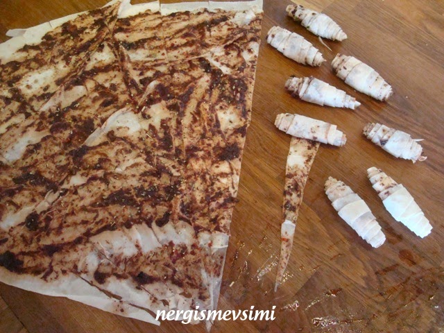 nergismevsimi: ZEYTİN EZMELİ MİNİ BÖREKLER